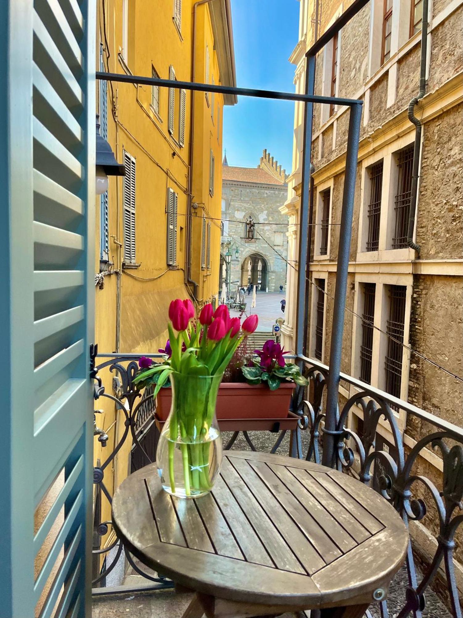 Piazza Vecchia *