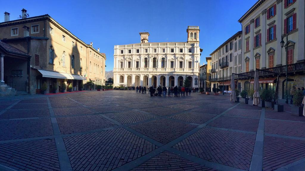 Piazza Vecchia *